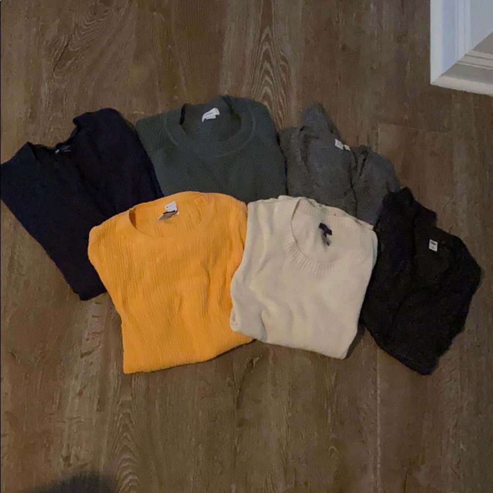 Bundle-6 sweaters size M (4 Gap and 2 Old Navy)